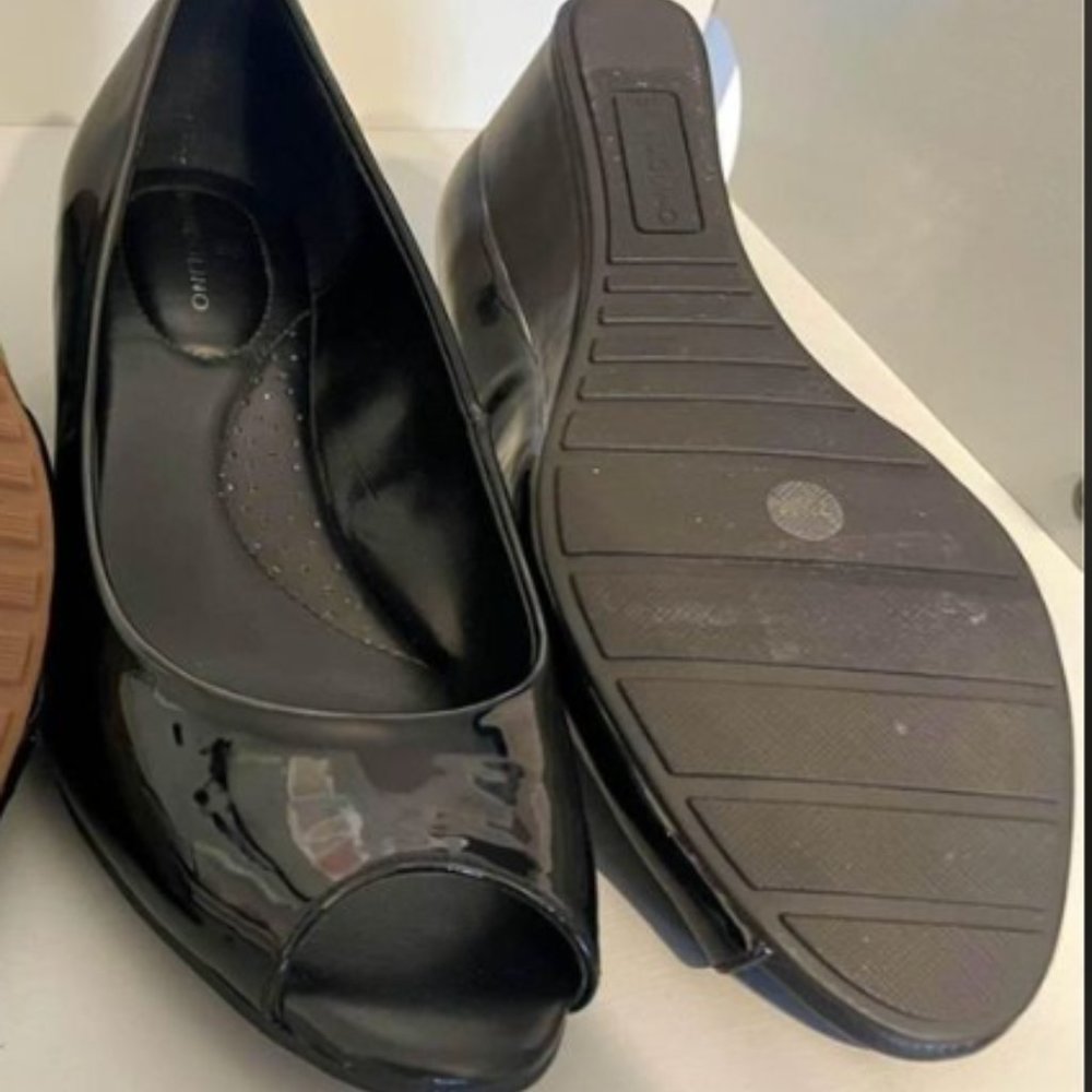 Bandolino black patent peep toe low wedge